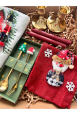 Yılbaşı Hediye Kutusu | Şarap Kılıfı, Gold Şamdan, Çikolata ve Dekoratif Süsler - Görsel 2