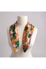 %100 İpek Fular – Turuncu Zemin Üzerine Yeşil ve Mavi Çiçek Desenli Kadın Eşarp / Şık Aksesuar