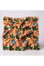 %100 İpek Fular – Turuncu Zemin Üzerine Yeşil ve Mavi Çiçek Desenli Kadın Eşarp / Şık Aksesuar - Görsel 2