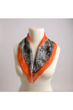 %100 İpek Fular – Turuncu Çerçeveli Siyah Beyaz Desenli Kadın Eşarp / Şık Aksesuar