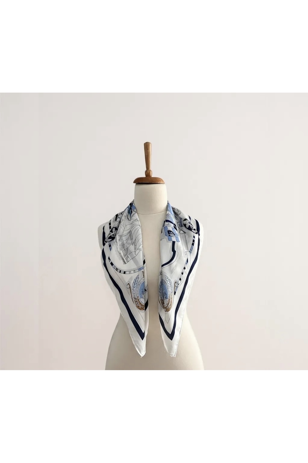 1_org_zoom Zarif Gemi Desenli Saten Eşarp - Fular - Şal - Bandana 70*70 cm - Görsel 1